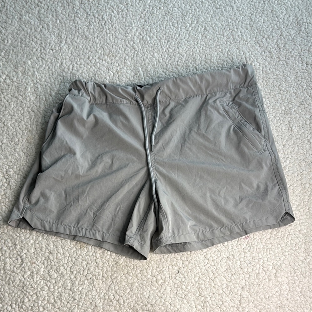 Realtree Women's Athletic Shorts in Light Gray